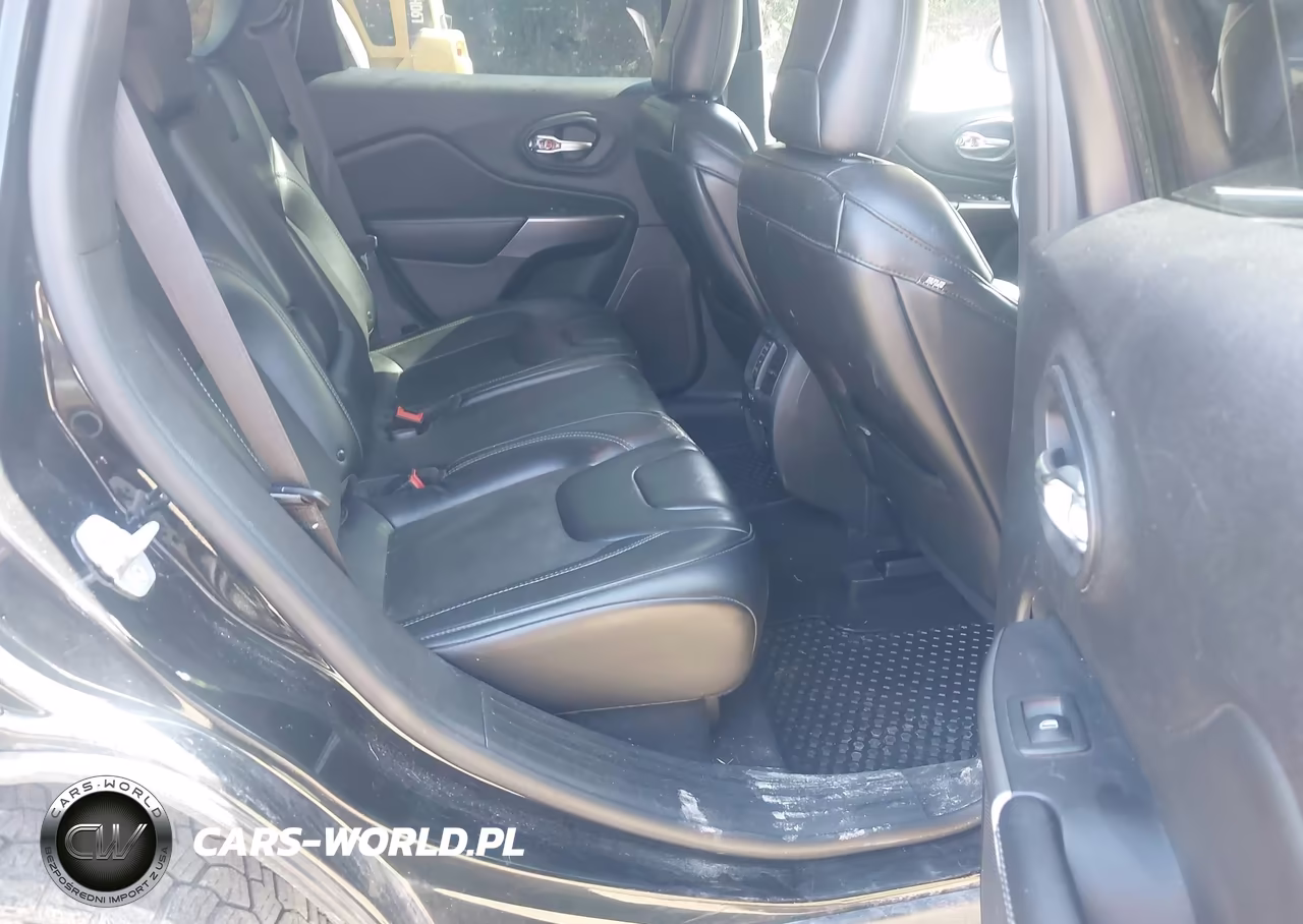 2019 Jeep Cherokee Latitude Plus 4X4 VIN:1C4PJMLX0KD414693 - 8