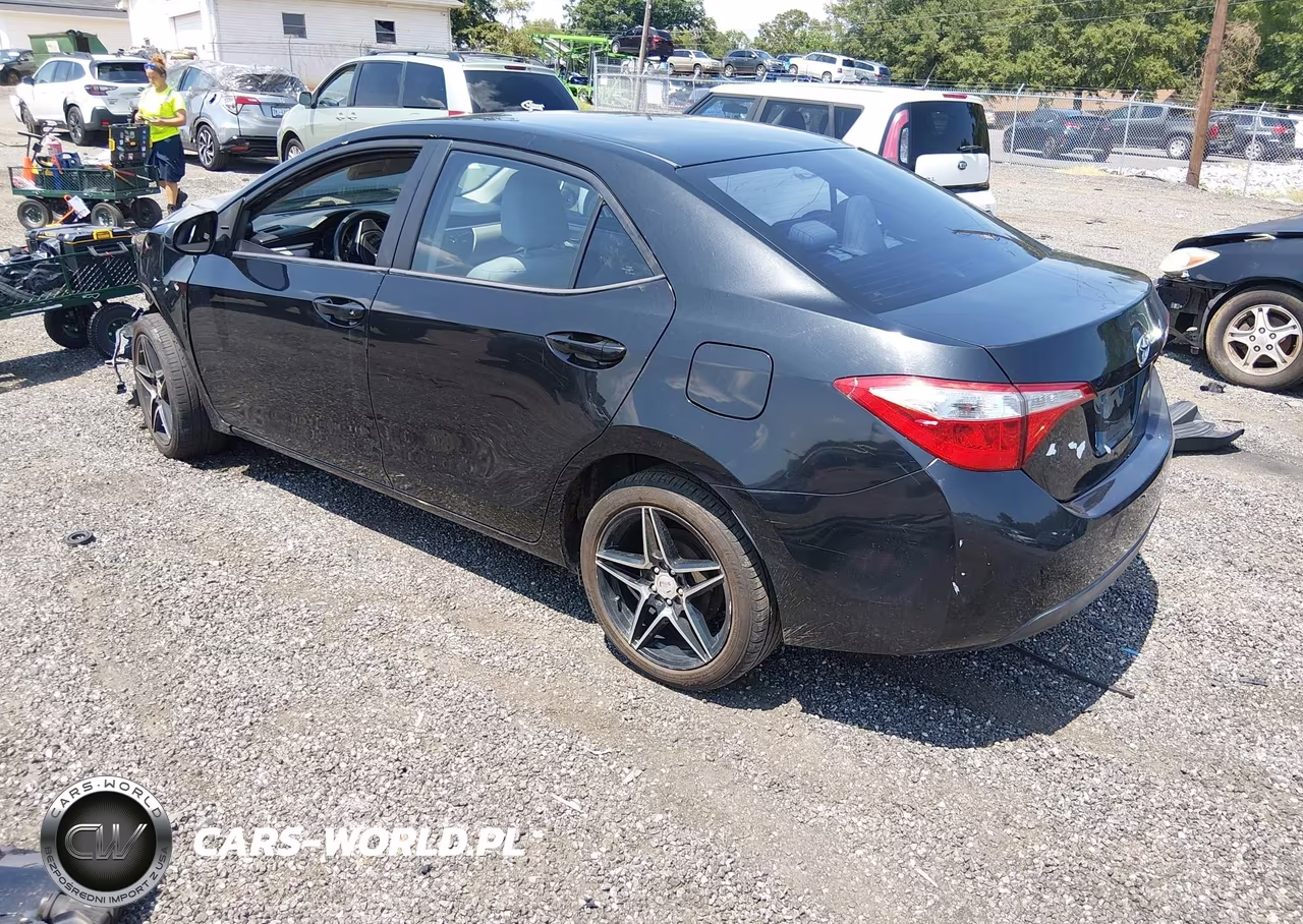 2015 Toyota Corolla Le VIN:5YFBURHE5FP222310 - 3