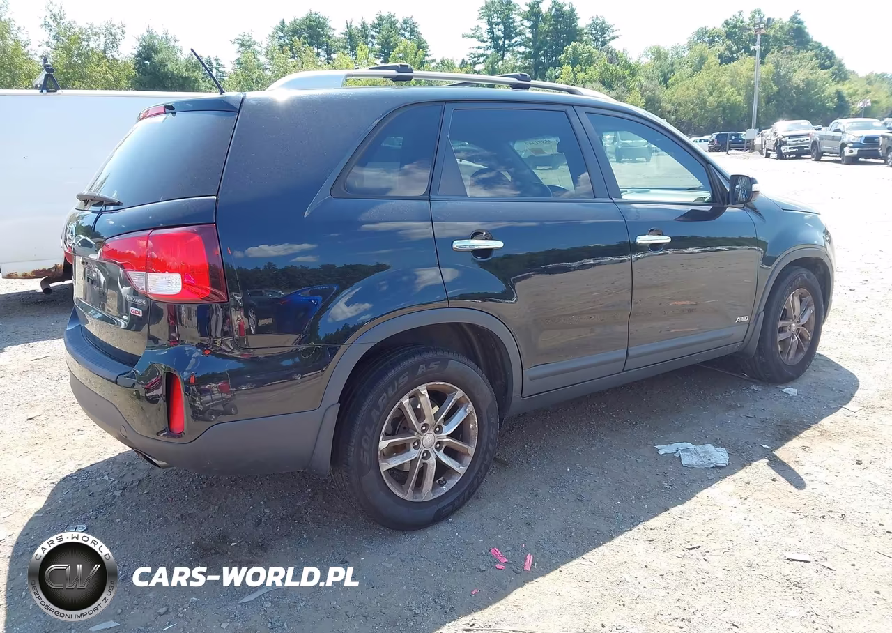 2015 Kia Sorento Lx VIN:5XYKTDA63FG569616 - 4