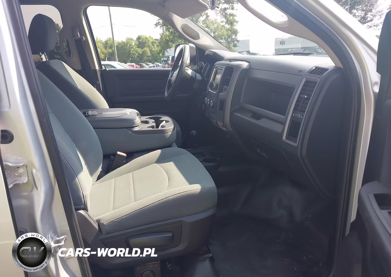2018 Ram 3500 Tradesman 4X4 6'4 Box VIN:3C63R3CL5JG299077 - 5