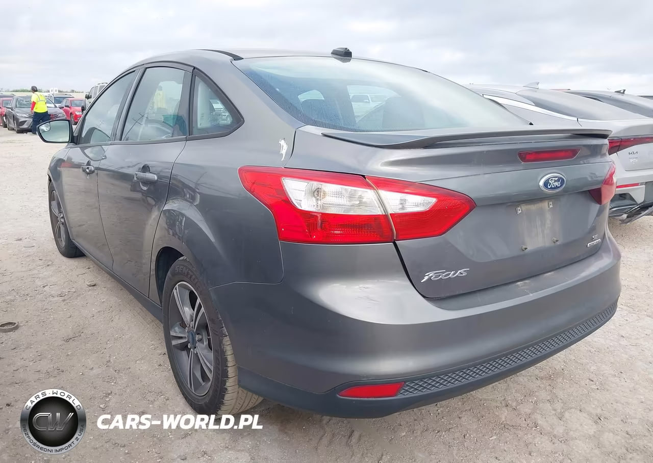 2014 Ford Focus Se VIN:1FADP3F27EL130277 - 3