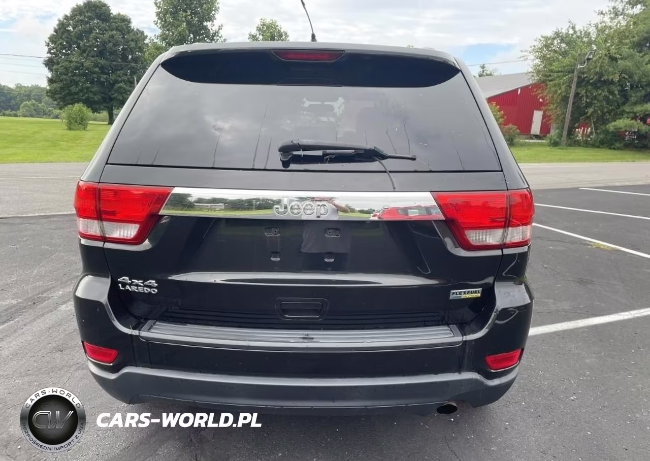 2011 Jeep Grand Cherokee Laredo VIN:1J4RR4GG2BC693933 - 12