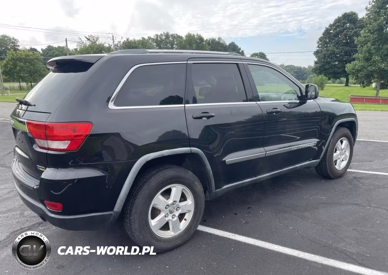 2011 Jeep Grand Cherokee Laredo VIN:1J4RR4GG2BC693933 - 4