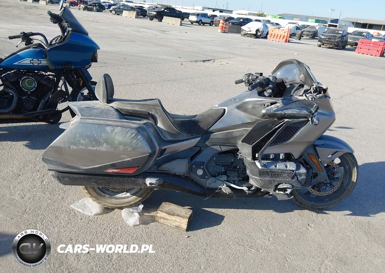 2018 Honda Gl1800 B VIN:JH2SC7912JK000230 - 11