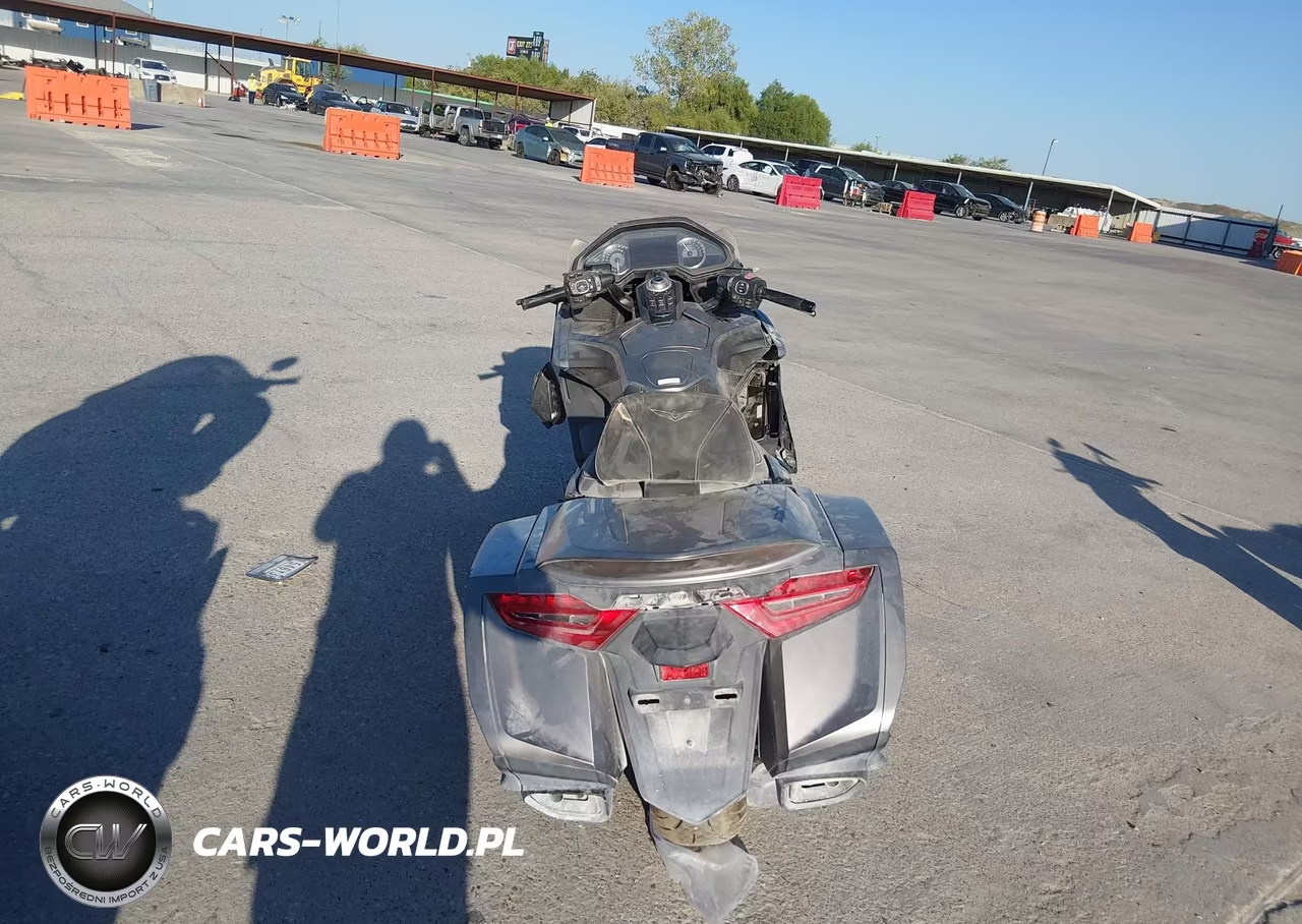 2018 Honda Gl1800 B VIN:JH2SC7912JK000230 - 4