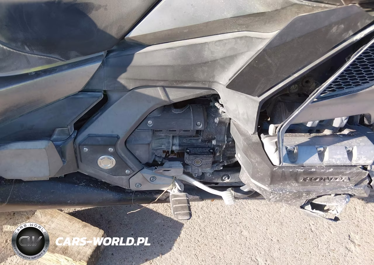 2018 Honda Gl1800 B VIN:JH2SC7912JK000230 - 8