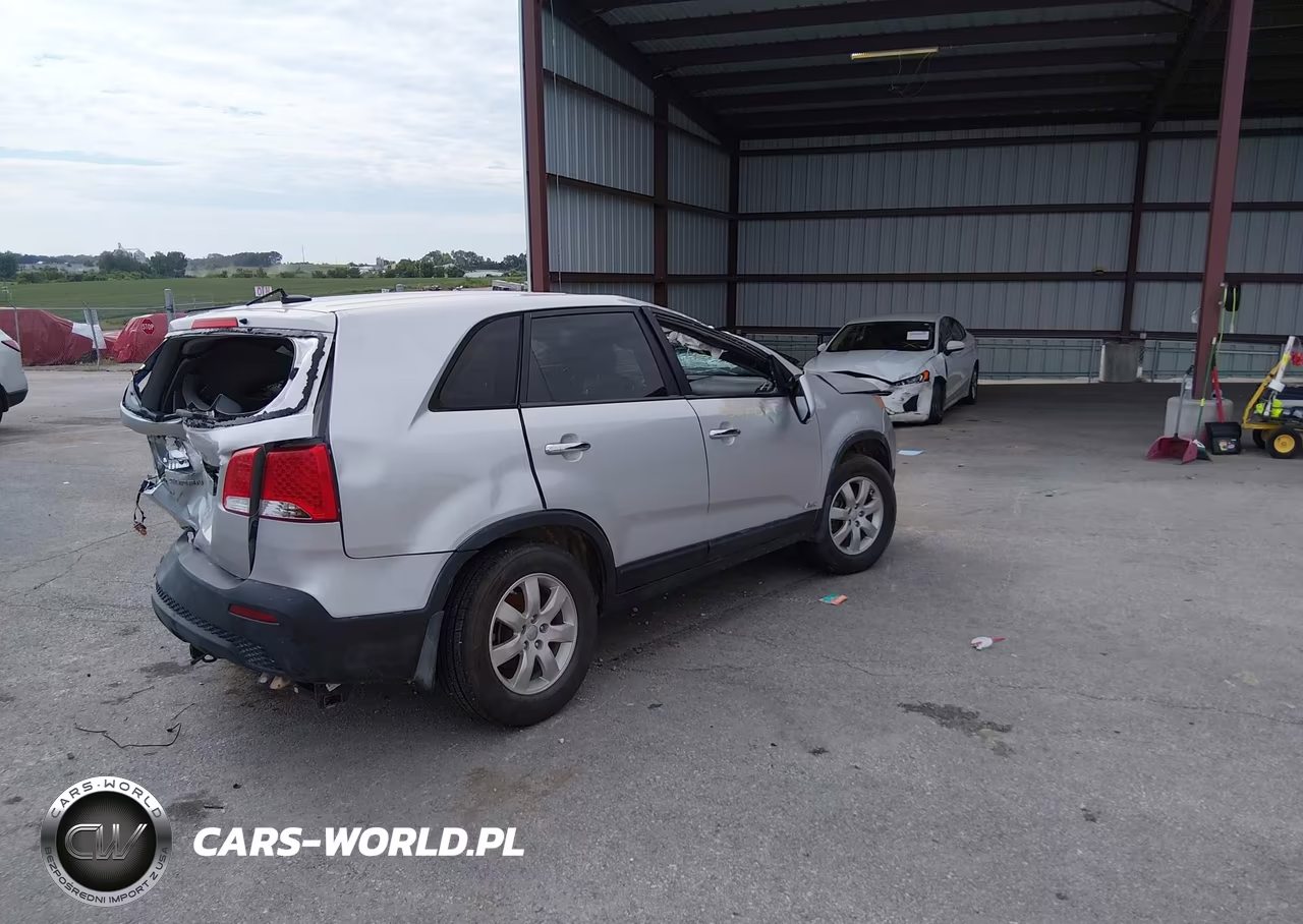 2013 Kia Sorento Lx VIN:5XYKTCA60DG341273 - 4