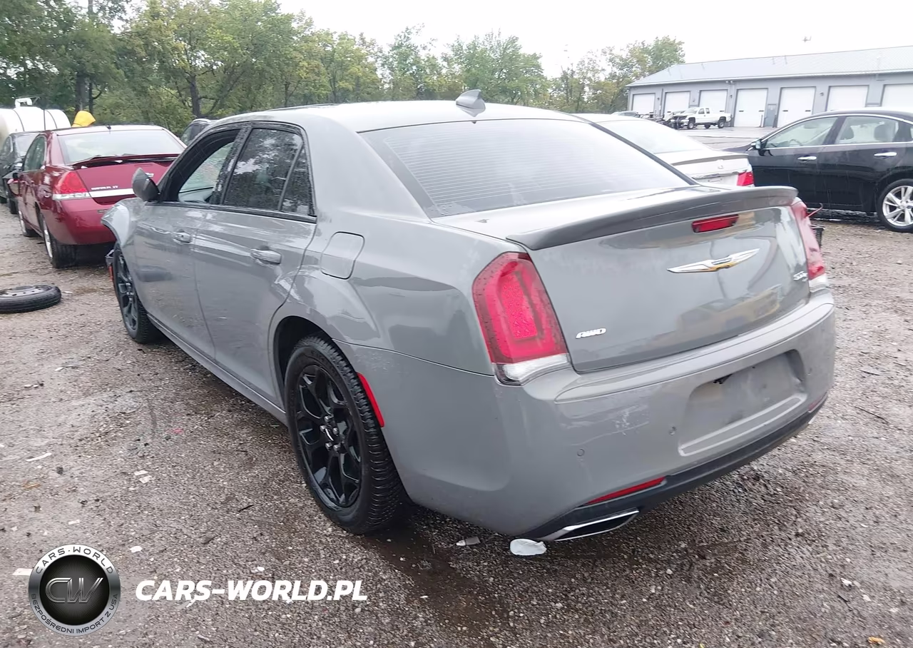 2018 Chrysler 300 VIN:2C3CCAGG6JH223142 - 3