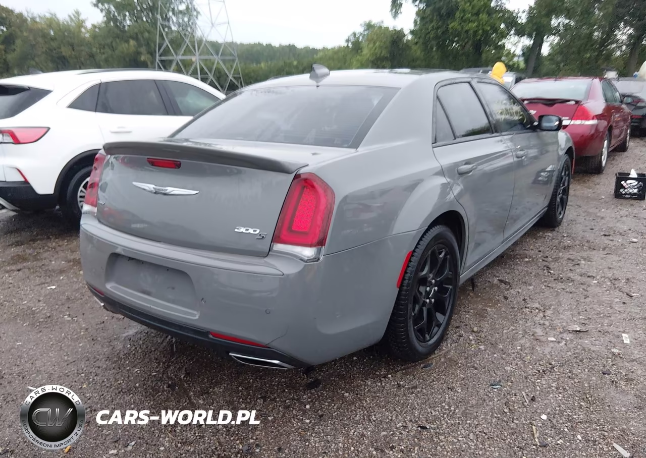 2018 Chrysler 300 VIN:2C3CCAGG6JH223142 - 4