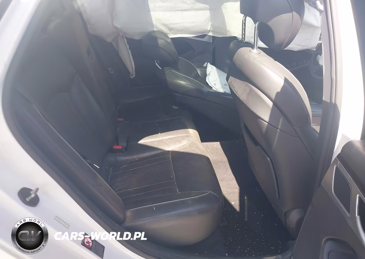 2016 Hyundai Genesis 3.8 VIN:KMHGN4JE1GU121698 - 8