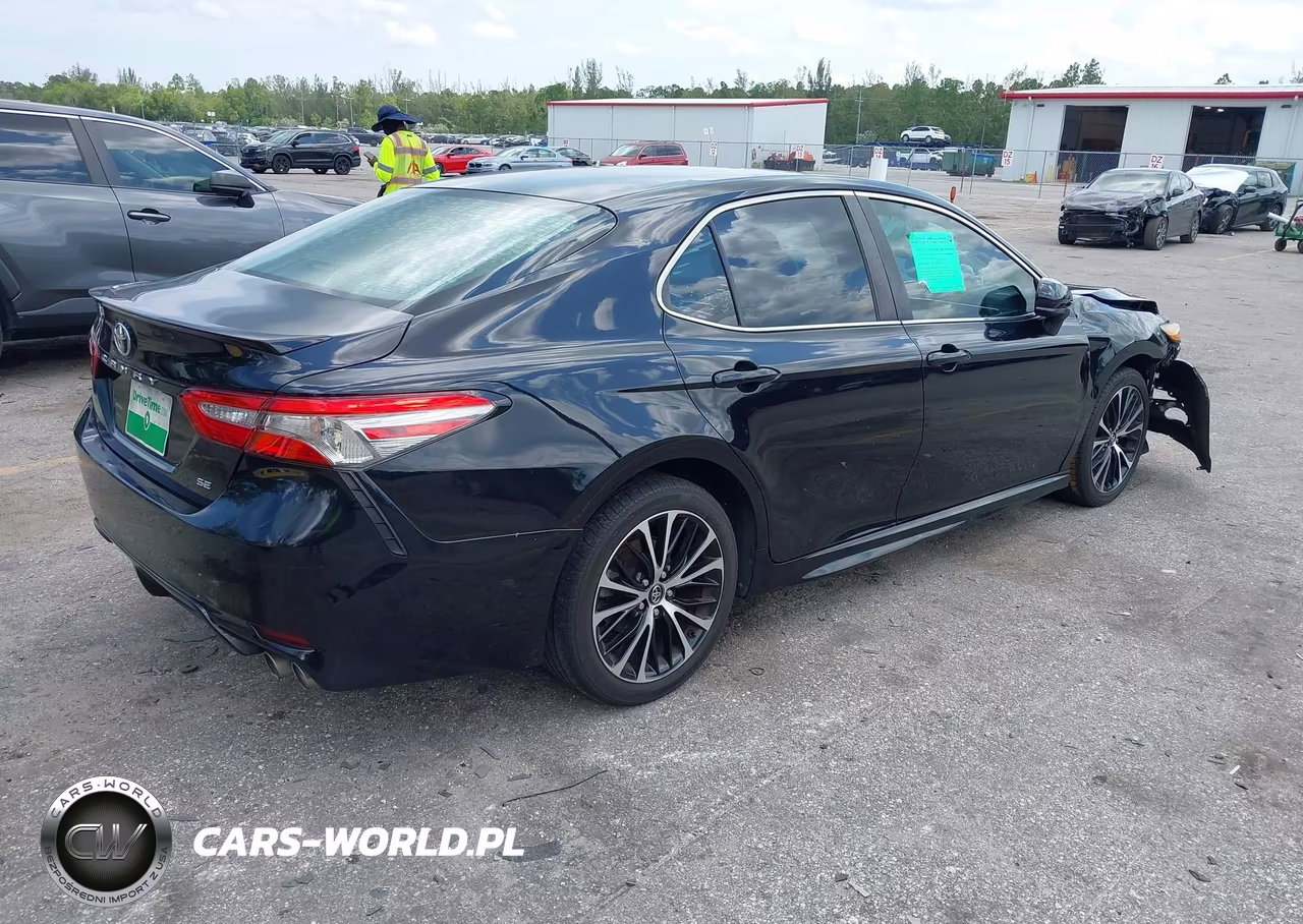 2018 Toyota Camry Se VIN:4T1B11HK7JU655571 - 4