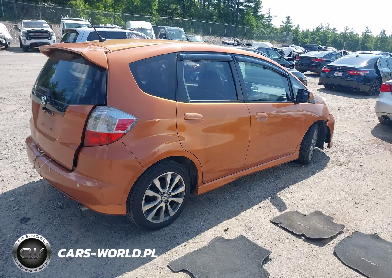 2010 Honda Fit Sport VIN:JHMGE8H64AS013913 - 4
