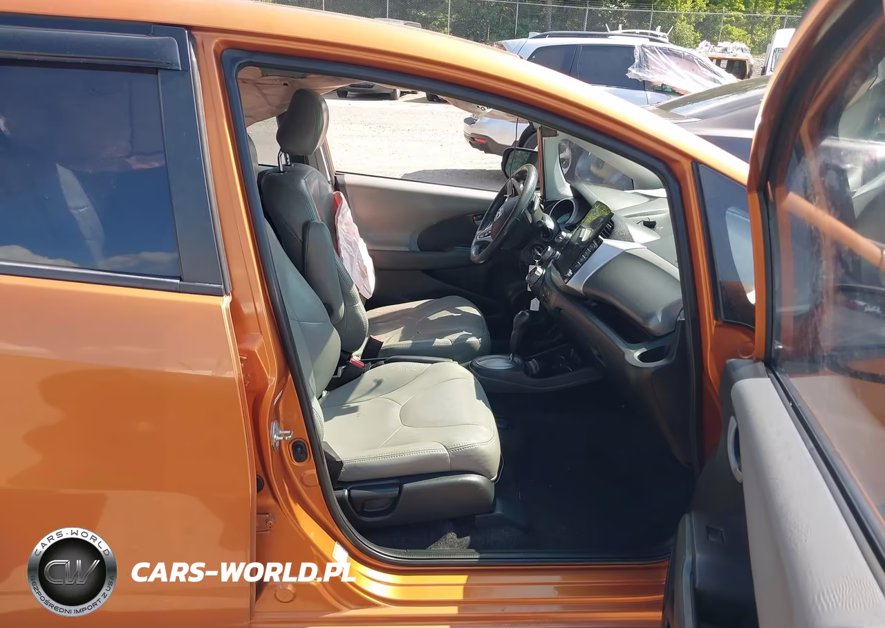 2010 Honda Fit Sport VIN:JHMGE8H64AS013913 - 5