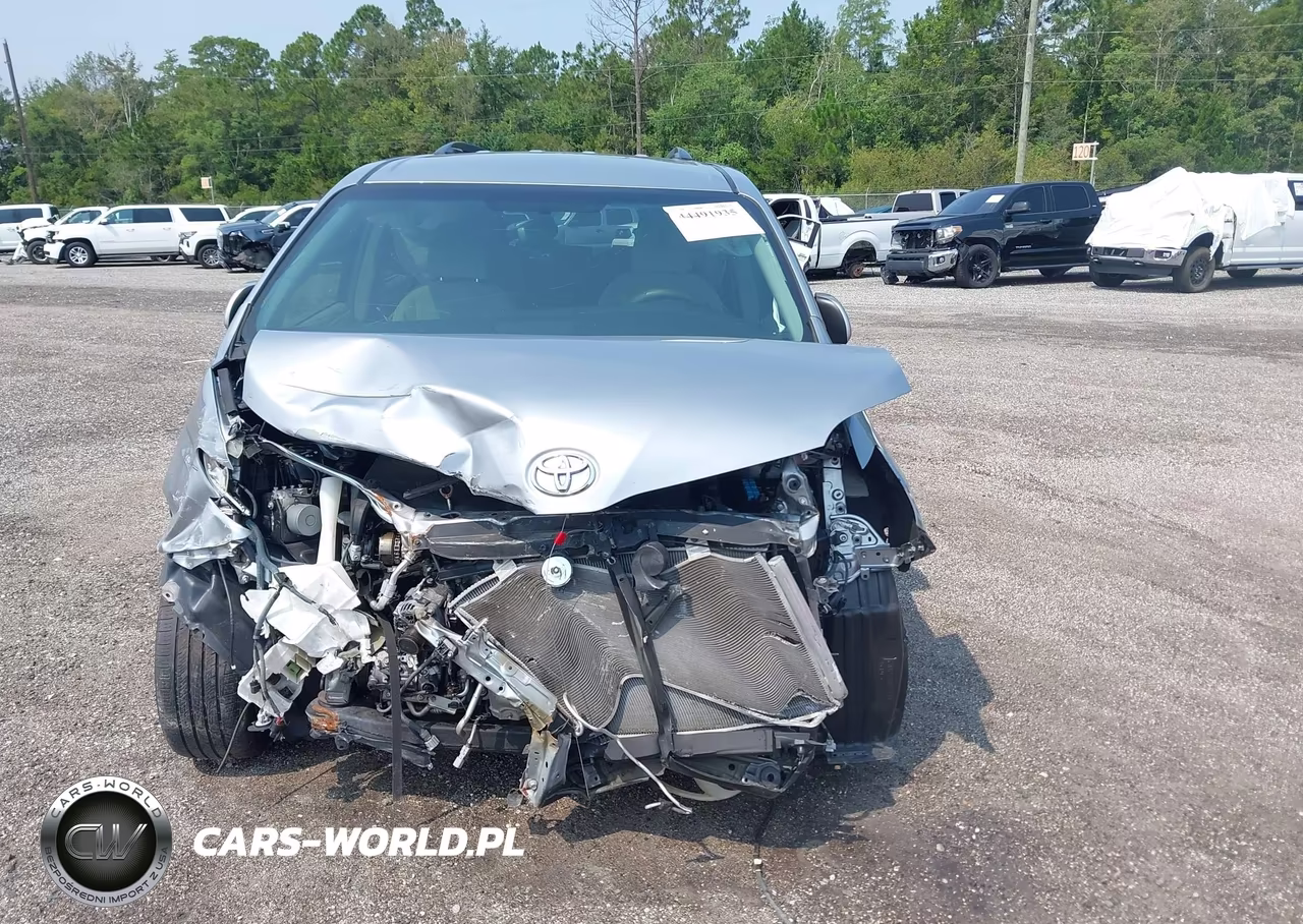 2017 Toyota Sienna Le 8 Passenger VIN:5TDKZ3DCXHS820180 - 12