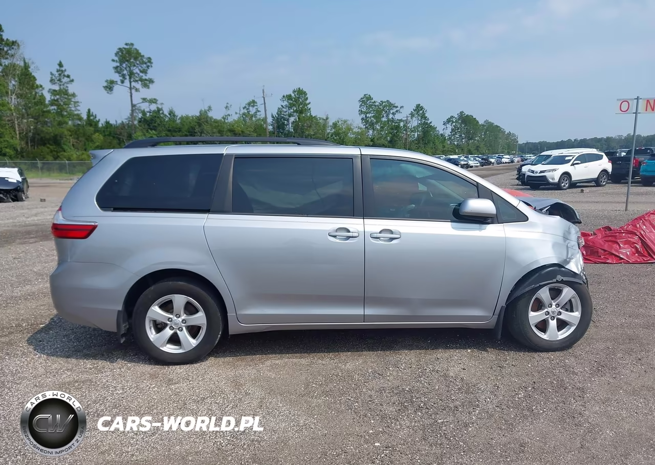 2017 Toyota Sienna Le 8 Passenger VIN:5TDKZ3DCXHS820180 - 13