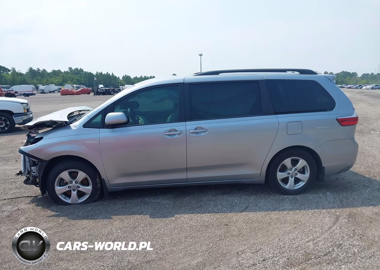 2017 Toyota Sienna Le 8 Passenger VIN:5TDKZ3DCXHS820180 - 14