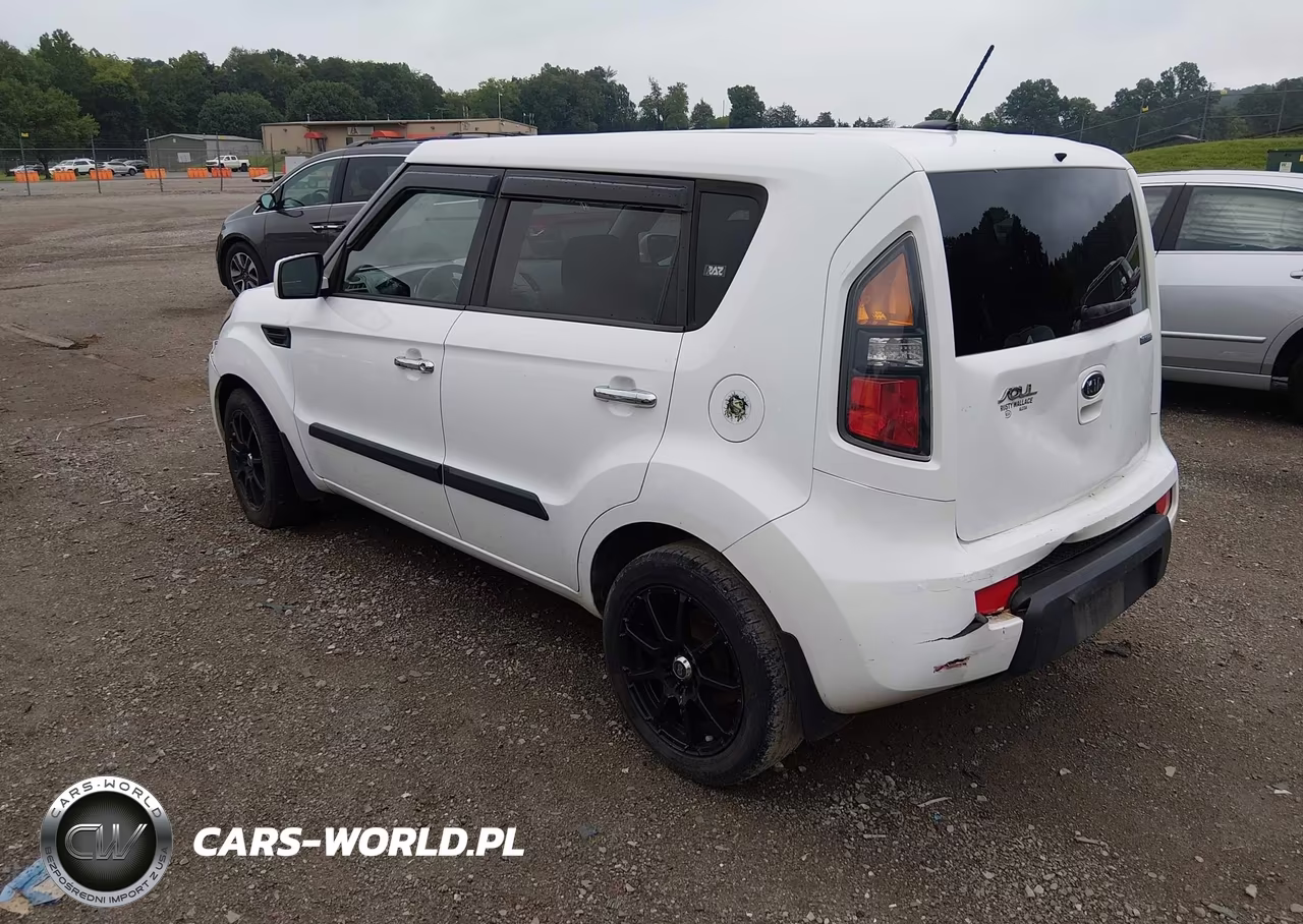 2011 Kia Soul + VIN:KNDJT2A22B7709448 - 3