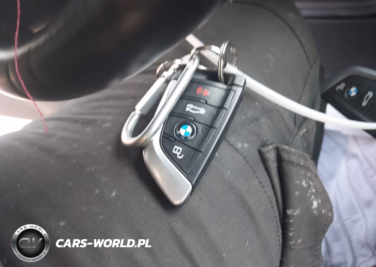 2019 BMW X4 xDrive30I VIN:5UXUJ3C52KLG55626 - 11