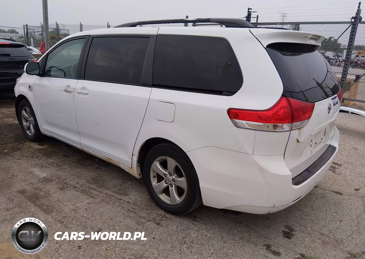2013 Toyota Sienna Le V6 8 Passenger VIN:5TDKK3DC7DS298672 - 3