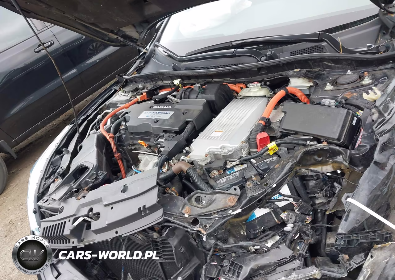 2015 Honda Accord Hybrid Touring VIN:1HGCR6F75FA003250 - 10