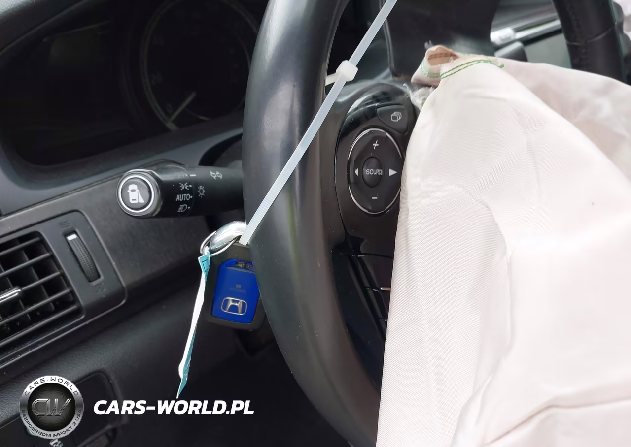 2015 Honda Accord Hybrid Touring VIN:1HGCR6F75FA003250 - 11
