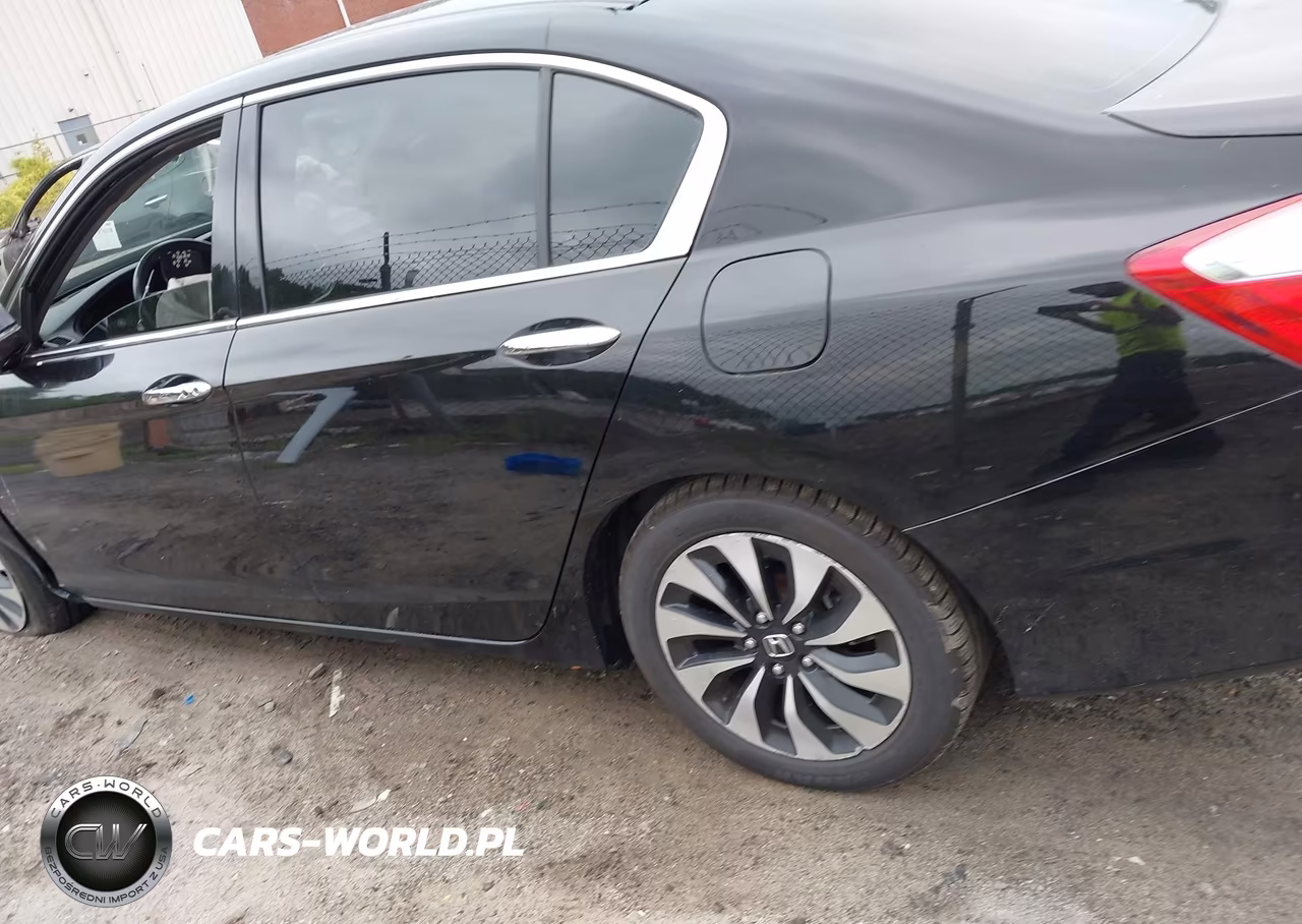 2015 Honda Accord Hybrid Touring VIN:1HGCR6F75FA003250 - 14