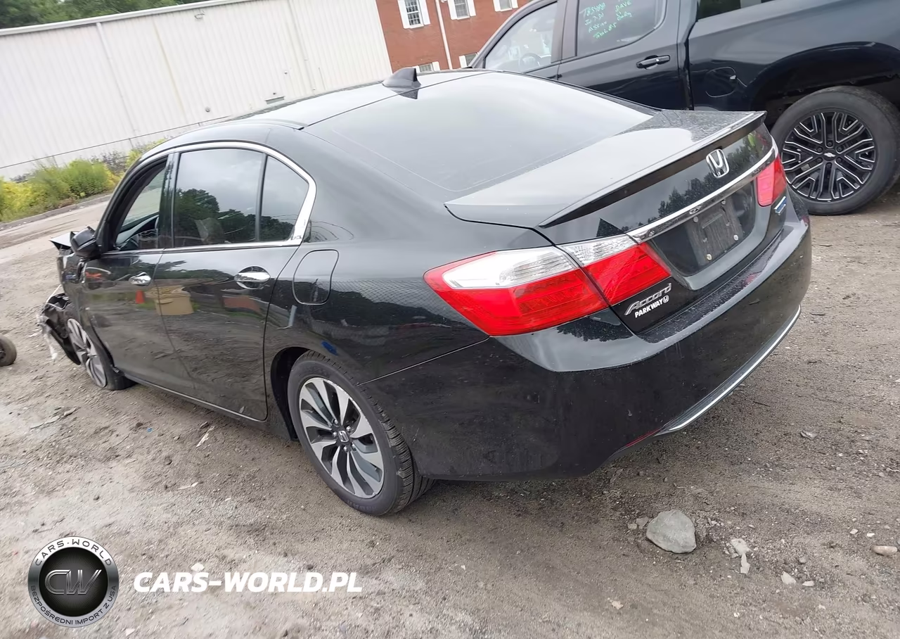 2015 Honda Accord Hybrid Touring VIN:1HGCR6F75FA003250 - 3