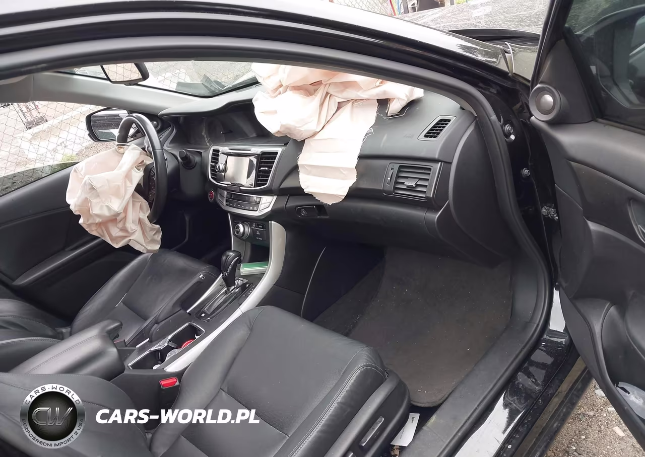 2015 Honda Accord Hybrid Touring VIN:1HGCR6F75FA003250 - 5