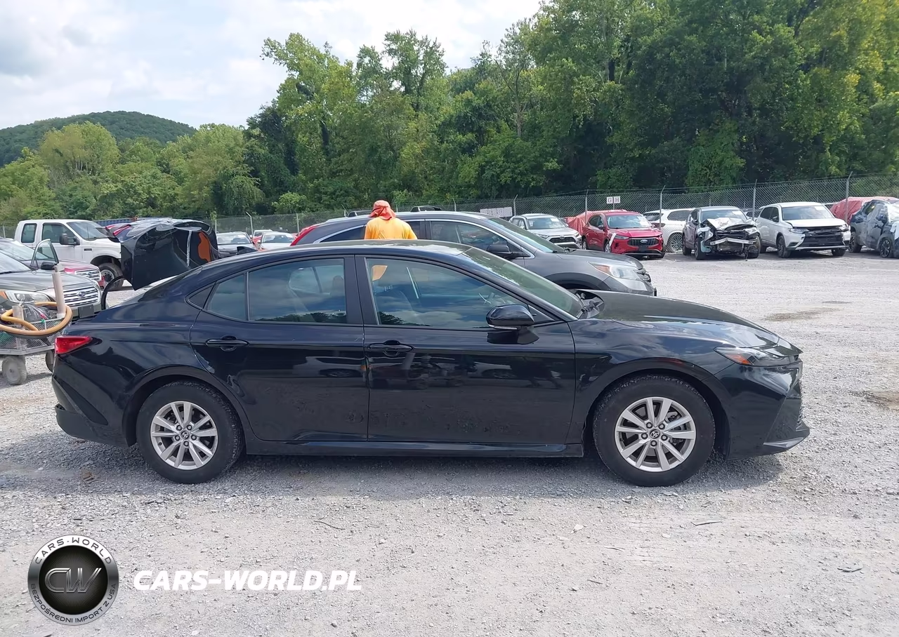 2025 Toyota Camry Le VIN:4T1DAACK5SU121695 - 13
