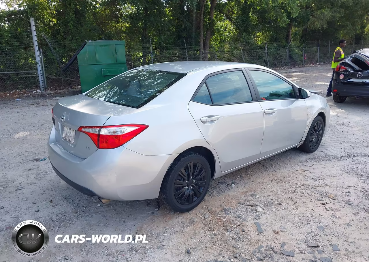 2016 Toyota Corolla Le VIN:5YFBURHE3GP426587 - 4