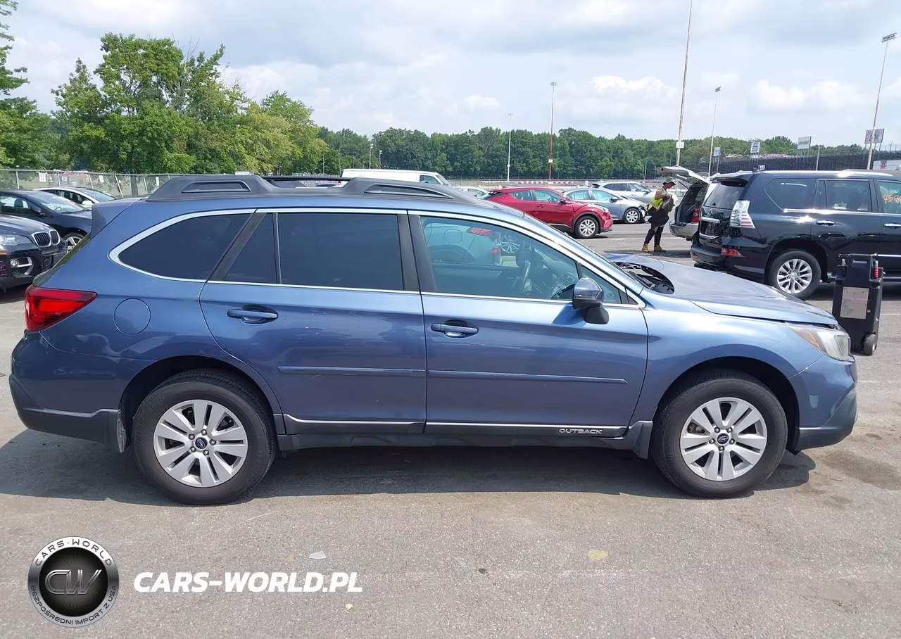 2018 Subaru Outback 2.5I Premium VIN:4S4BSAFC3J3313789 - 13