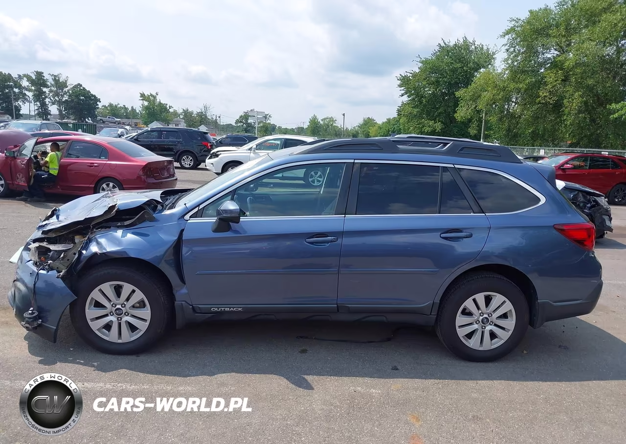 2018 Subaru Outback 2.5I Premium VIN:4S4BSAFC3J3313789 - 14