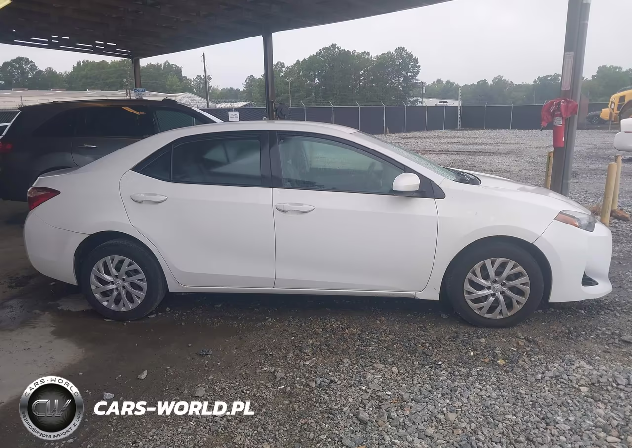 2017 Toyota Corolla Le VIN:5YFBURHE2HP654033 - 13
