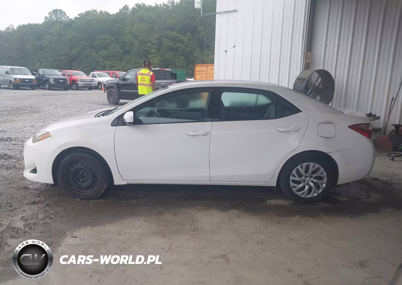 2017 Toyota Corolla Le VIN:5YFBURHE2HP654033 - 14