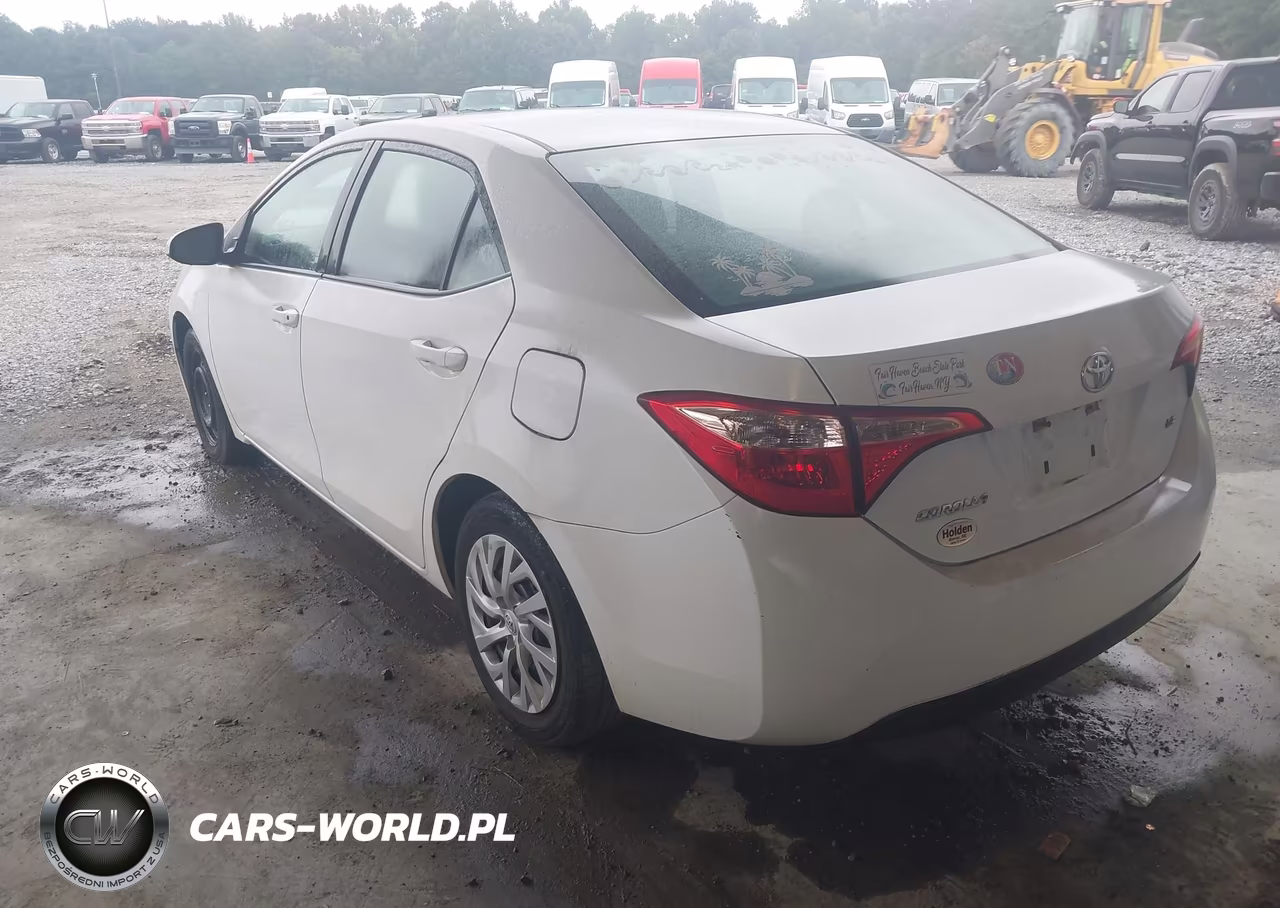 2017 Toyota Corolla Le VIN:5YFBURHE2HP654033 - 3