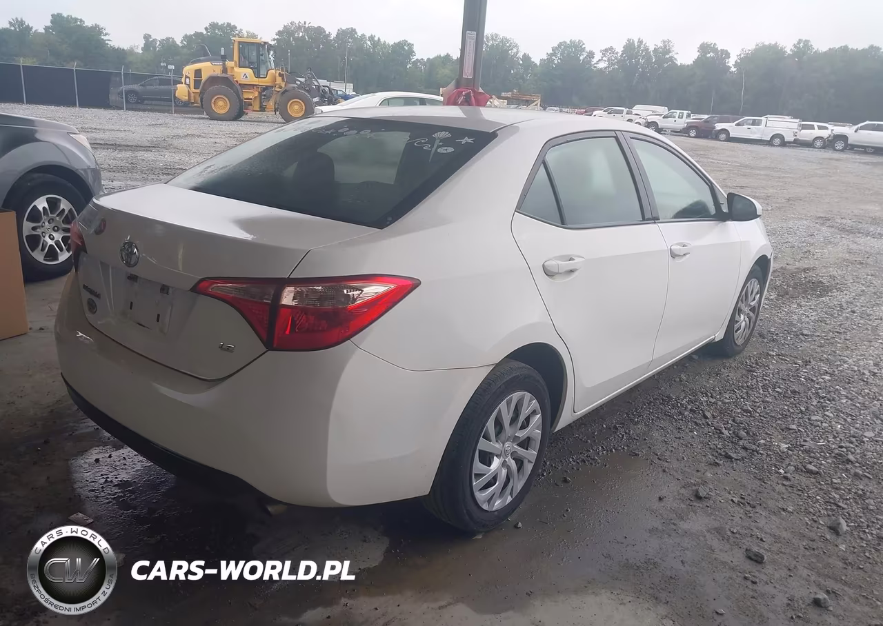 2017 Toyota Corolla Le VIN:5YFBURHE2HP654033 - 4