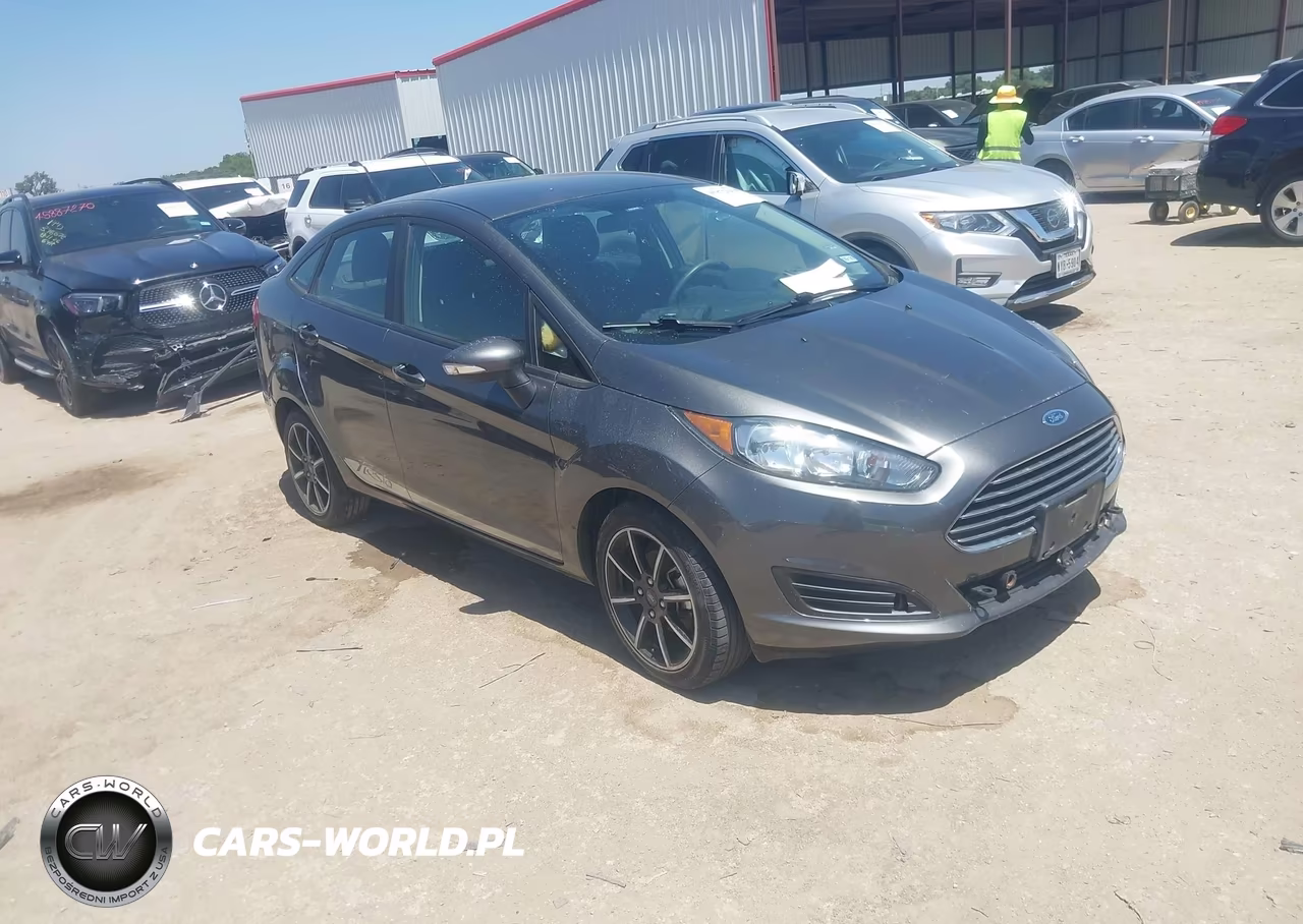 2015 Ford Fiesta Se – zdjęcie 1 z 15