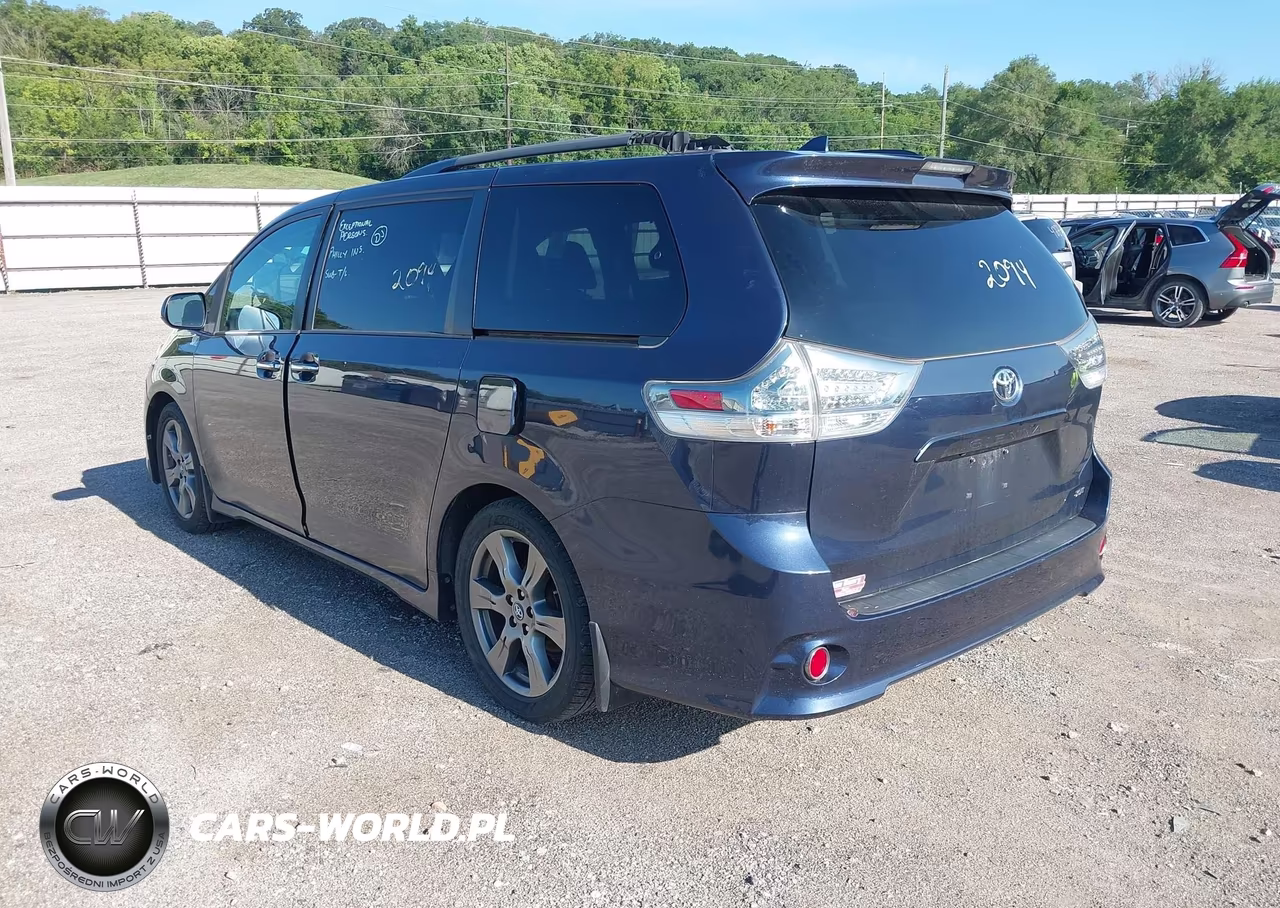 2018 Toyota Sienna Se Premium 8 Passenger VIN:5TDXZ3DC2JS906630 - 3