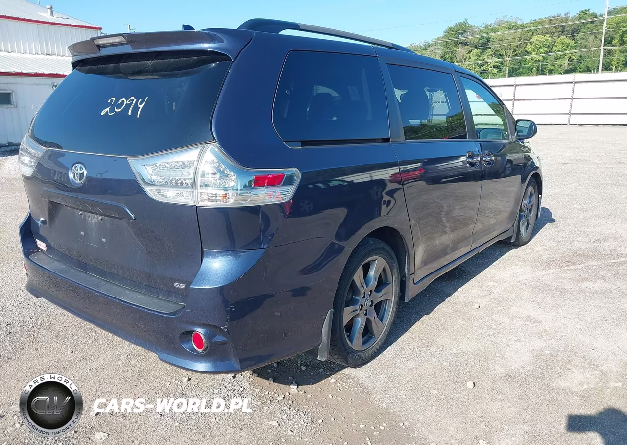 2018 Toyota Sienna Se Premium 8 Passenger VIN:5TDXZ3DC2JS906630 - 4