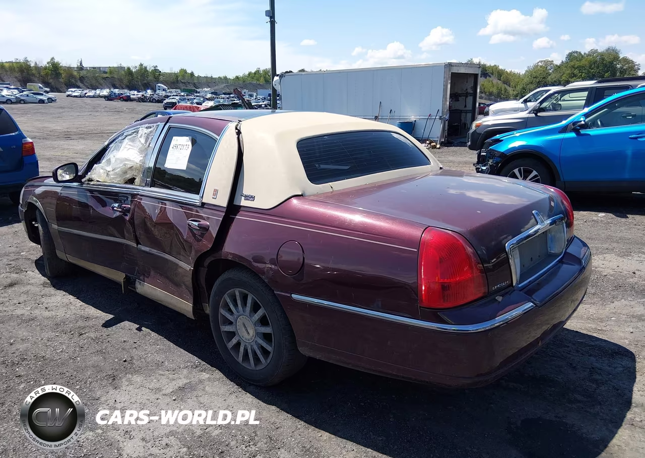 2007 Lincoln Town Car Signature Limited VIN:1LNHM82V27Y601934 - 3