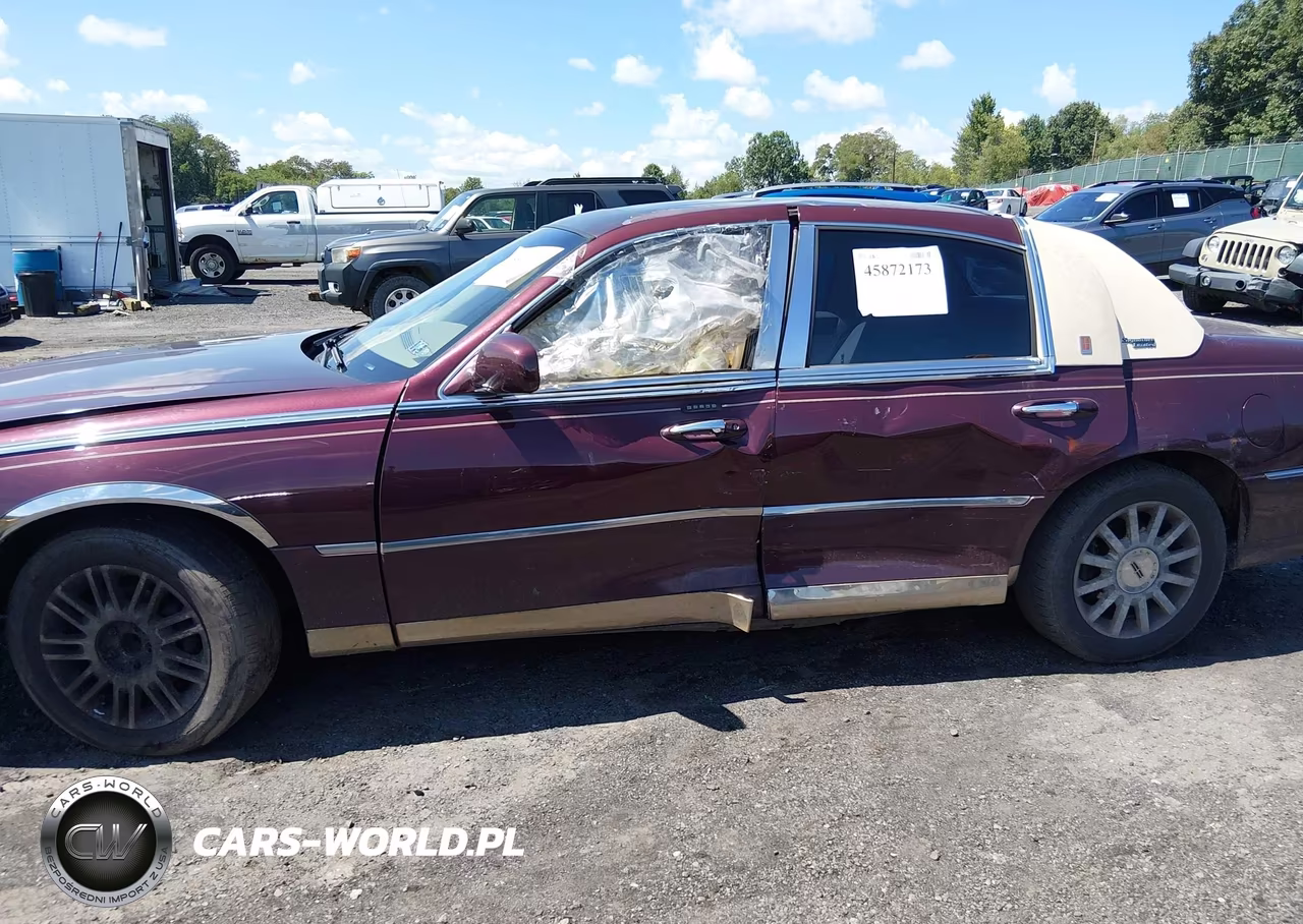 2007 Lincoln Town Car Signature Limited VIN:1LNHM82V27Y601934 - 6