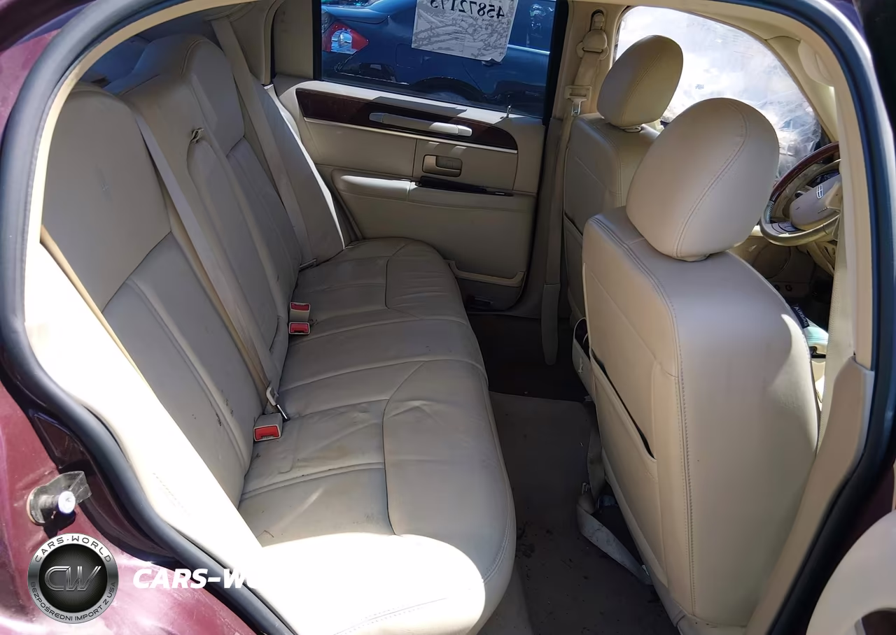 2007 Lincoln Town Car Signature Limited VIN:1LNHM82V27Y601934 - 8