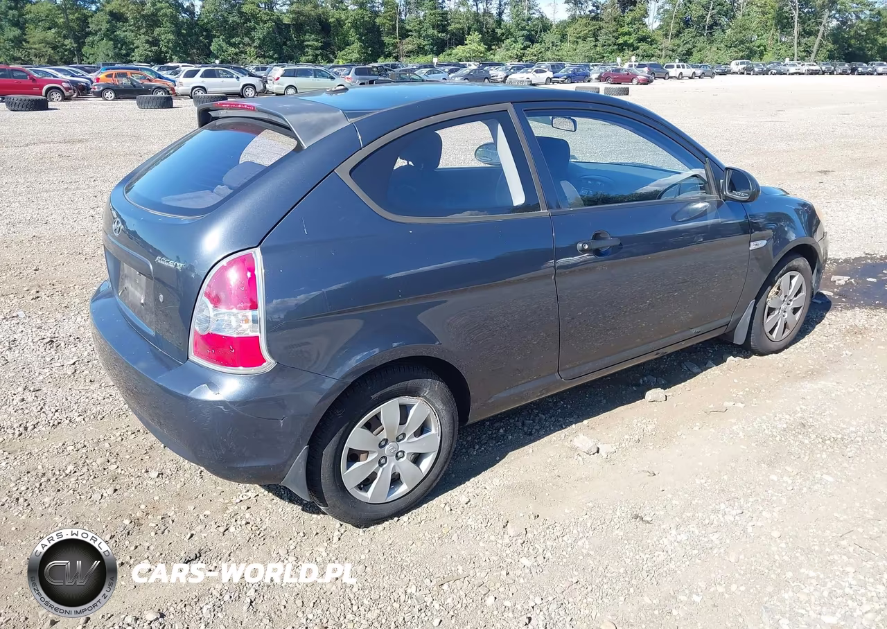 2009 Hyundai Accent Gs VIN:KMHCM36C29U137933 - 4