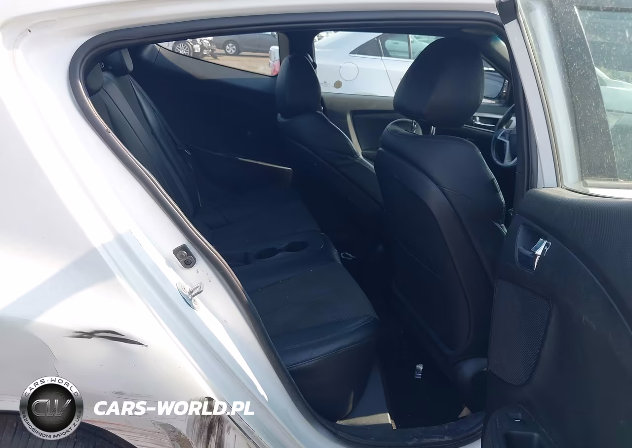 2016 Hyundai Veloster VIN:KMHTC6AD8GU291550 - 8