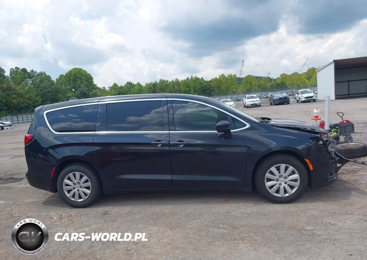 2019 Chrysler Pacifica L VIN:2C4RC1AG1KR708492 - 13