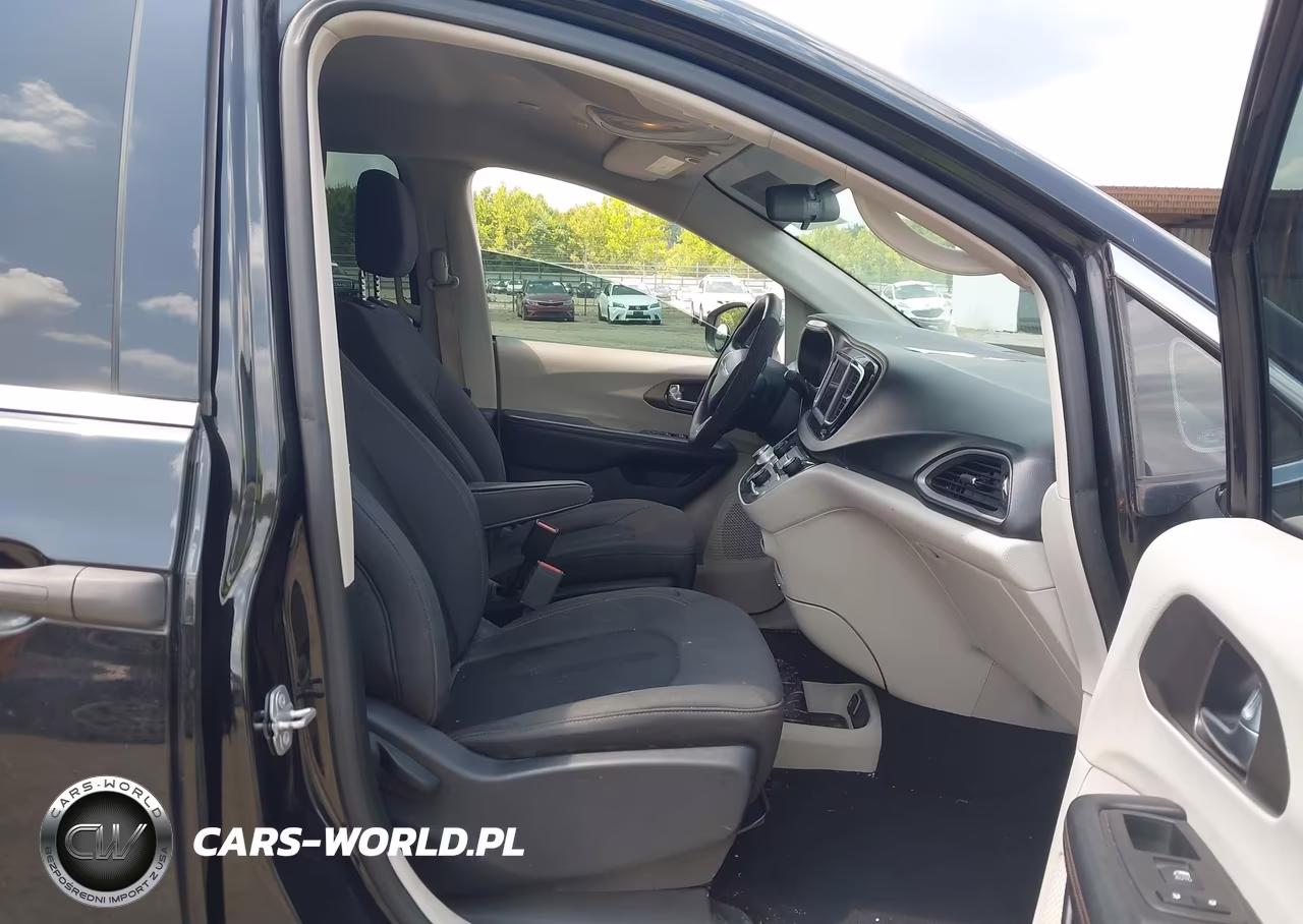 2019 Chrysler Pacifica L VIN:2C4RC1AG1KR708492 - 5