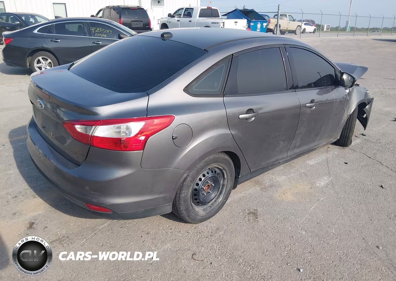2014 Ford Focus Se VIN:1FADP3F2XEL196922 - 4