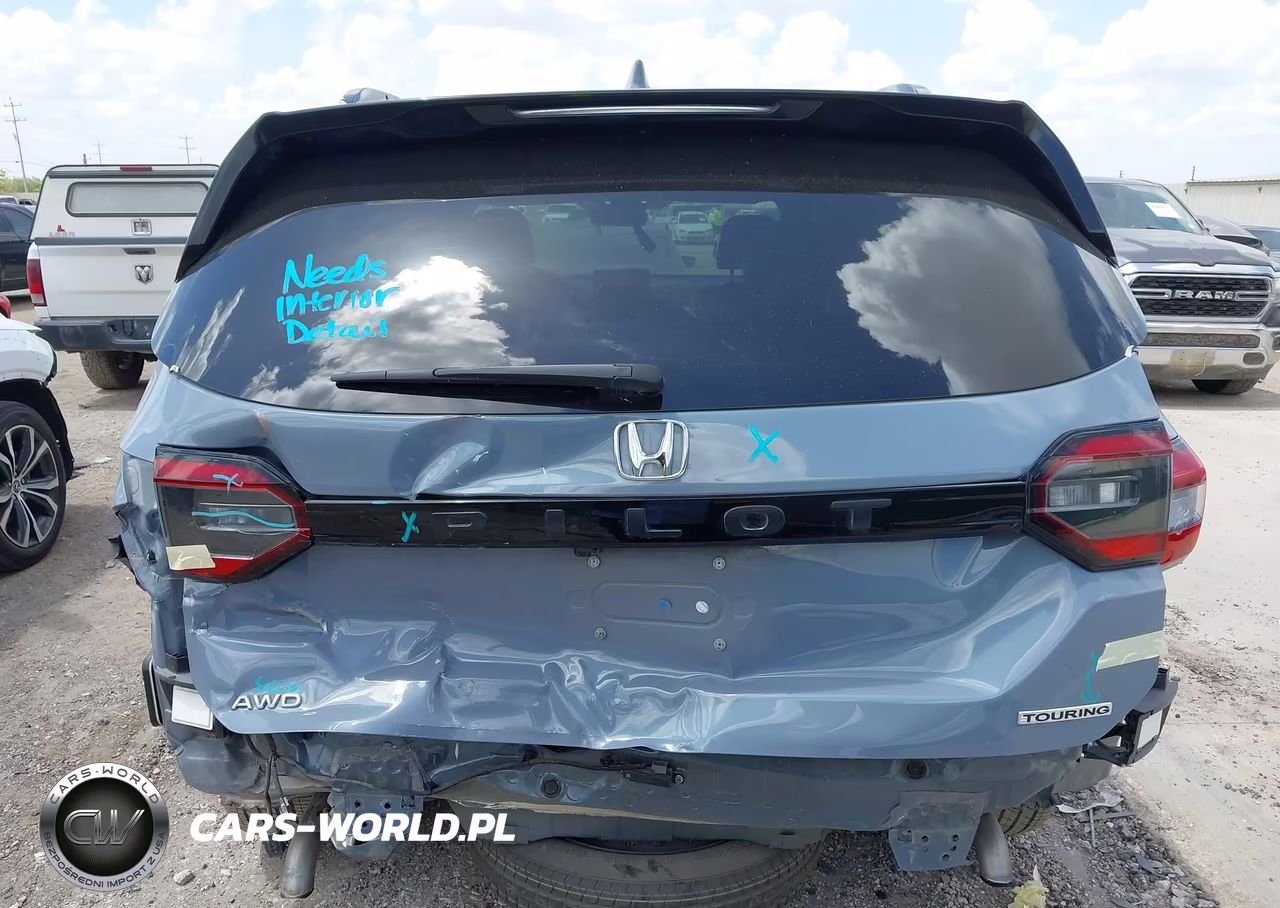 2025 Honda Pilot Touring VIN:5FNYG1H72SB062414 - 17