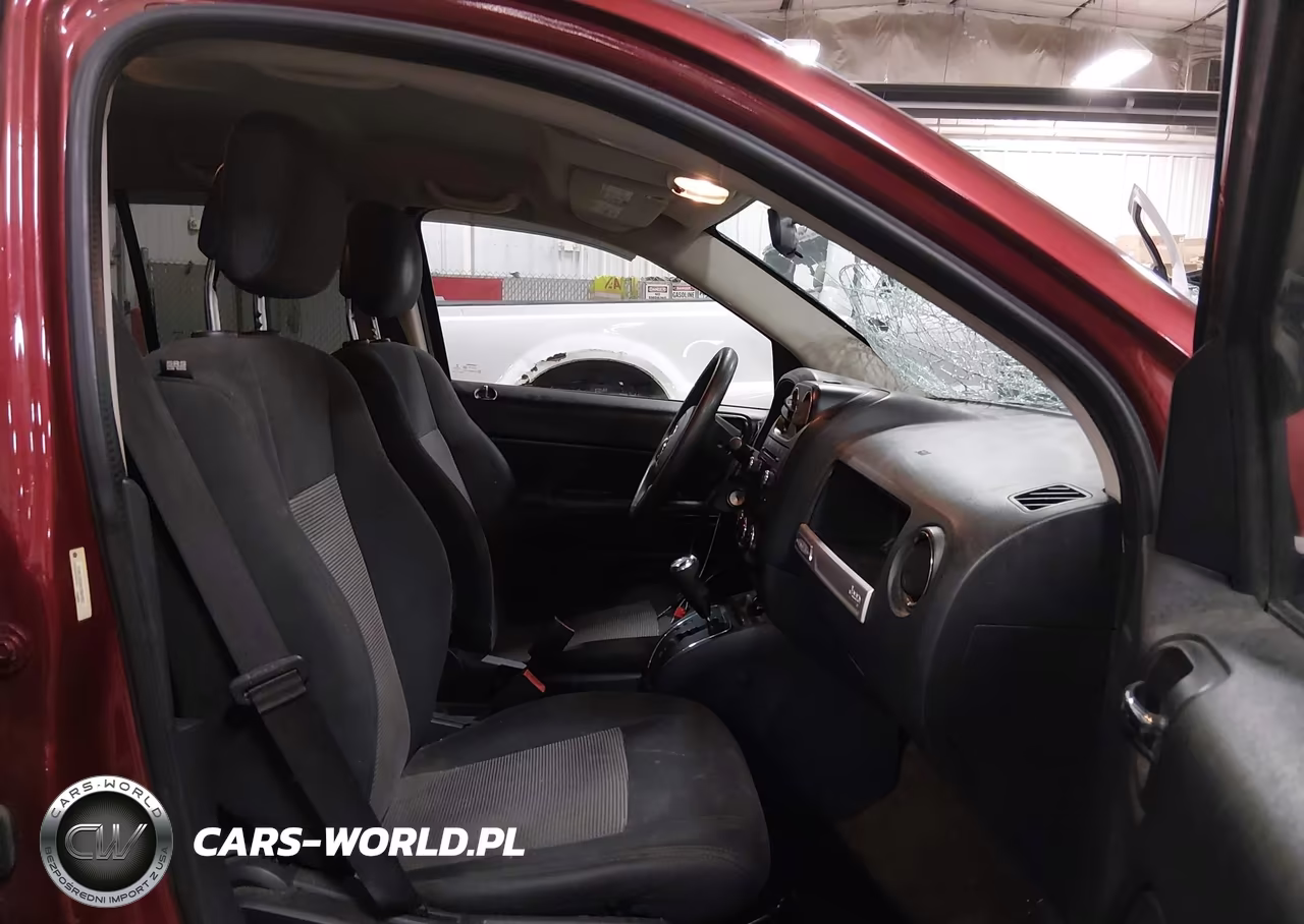 2014 Jeep Compass Sport VIN:1C4NJCBA6ED594927 - 5
