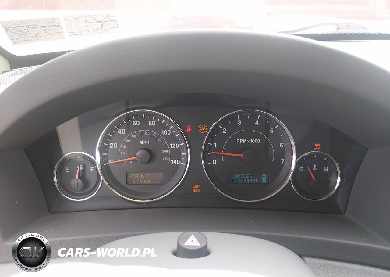 2007 Jeep Grand Cherokee Laredo VIN:1J8HR48N87C651765 - 7